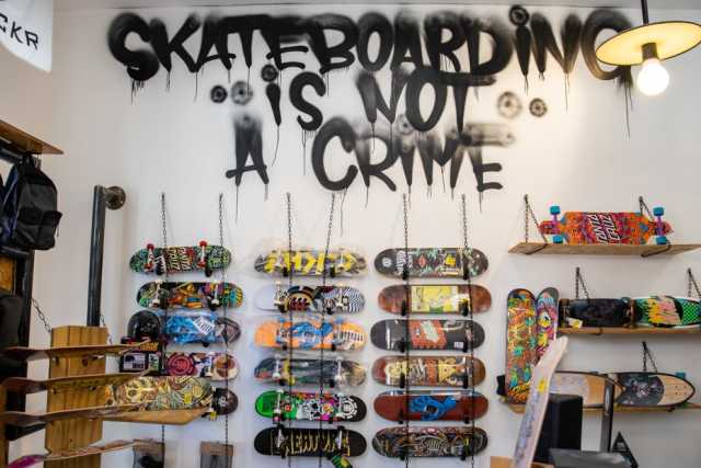 L'unico street shop di Bari: �Qualcosa sta cambiando in una citt� spesso avversa all'hip hop�